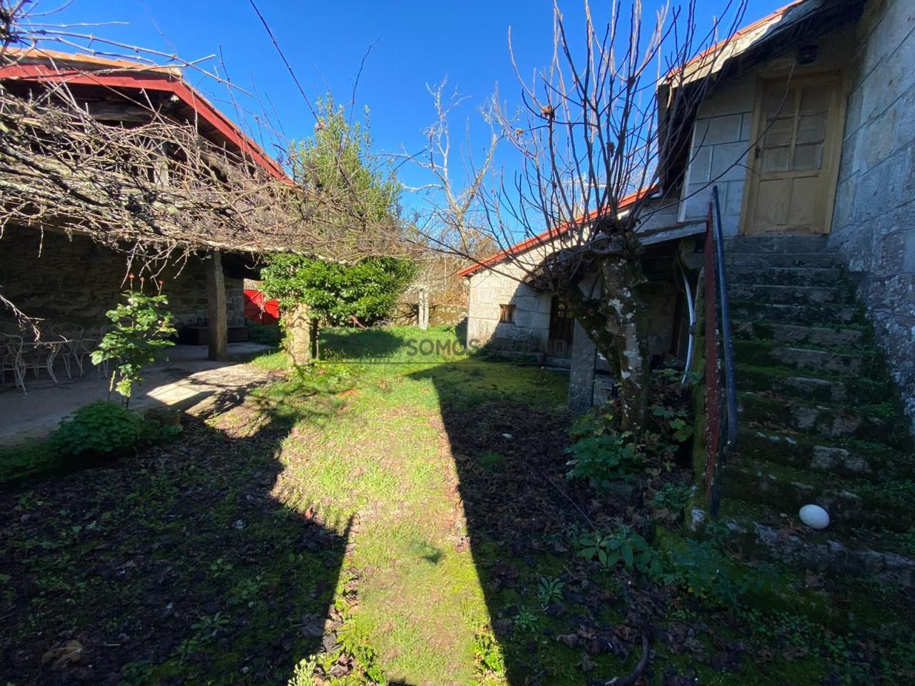Casa o xalet en venda en Amoeiro amb Calefacció, Jardí privat i Moblat