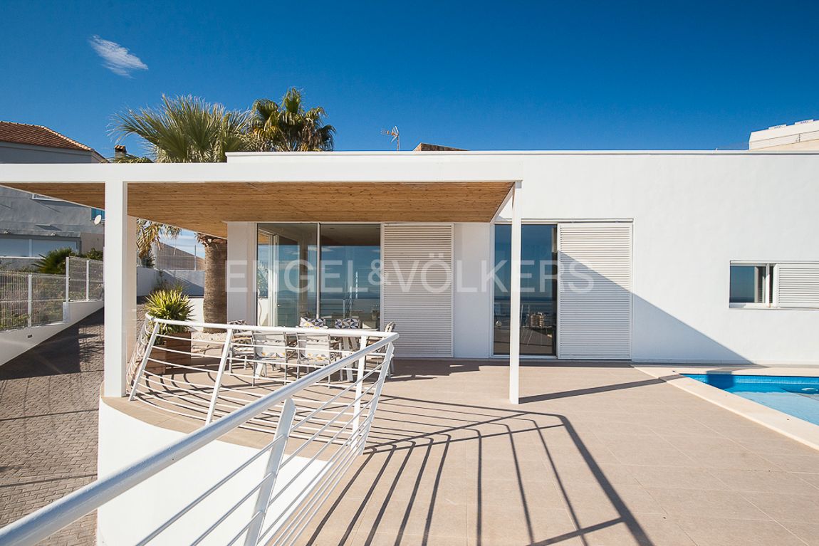 Vista exterior de Casa o xalet en venda en Cullera amb Aire condicionat, Calefacció i Piscina