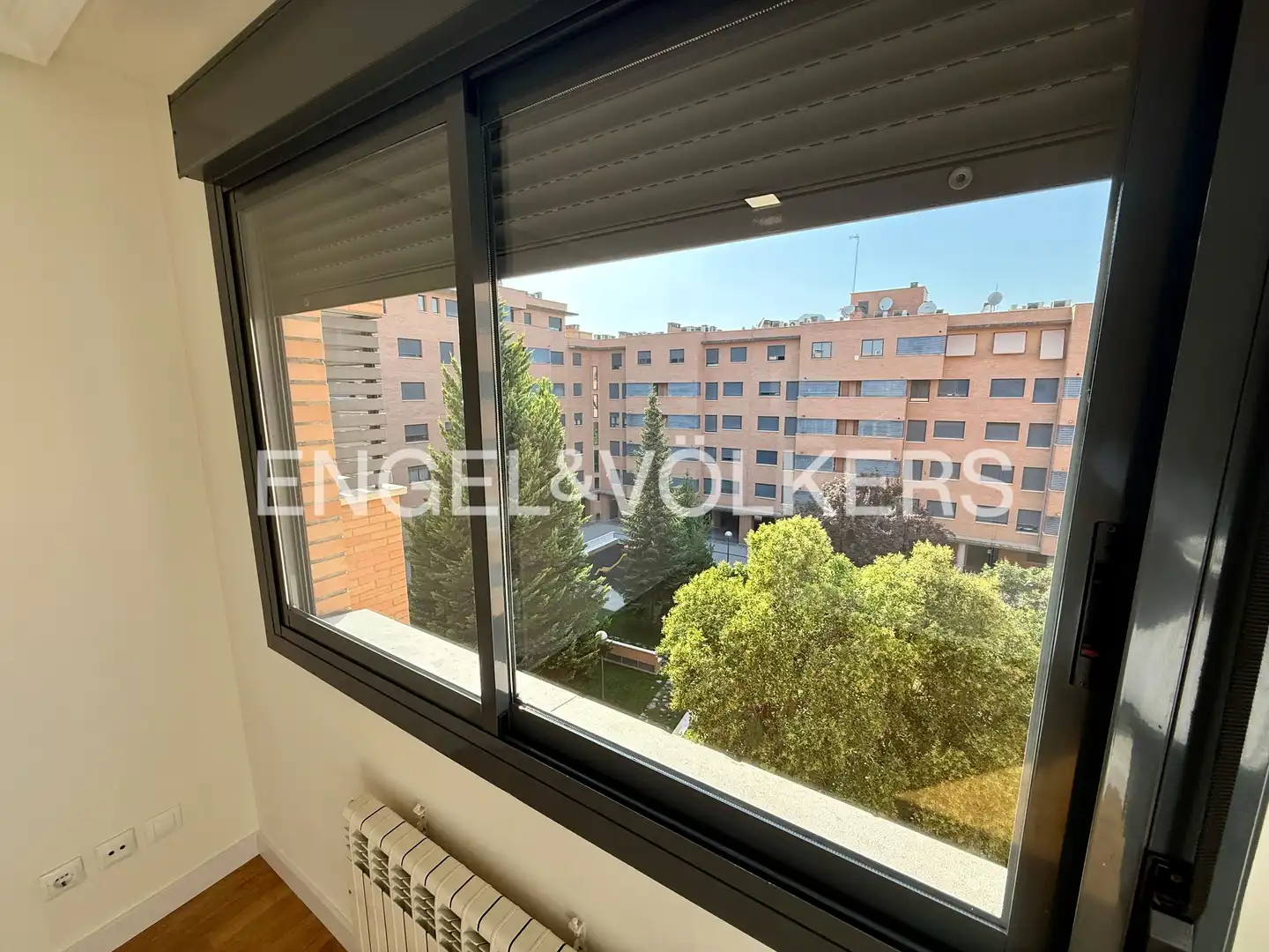 Außenansicht von Wohnung zur Miete in Madrid mit Klimaanlage, Heizung und Parkett