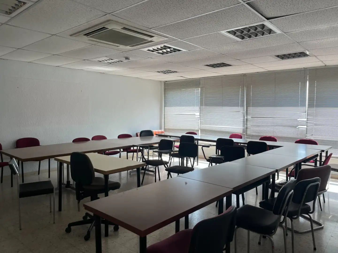 Nau industrial de lloguer en Santovenia de la Valdoncina amb Calefacció i Alarma
