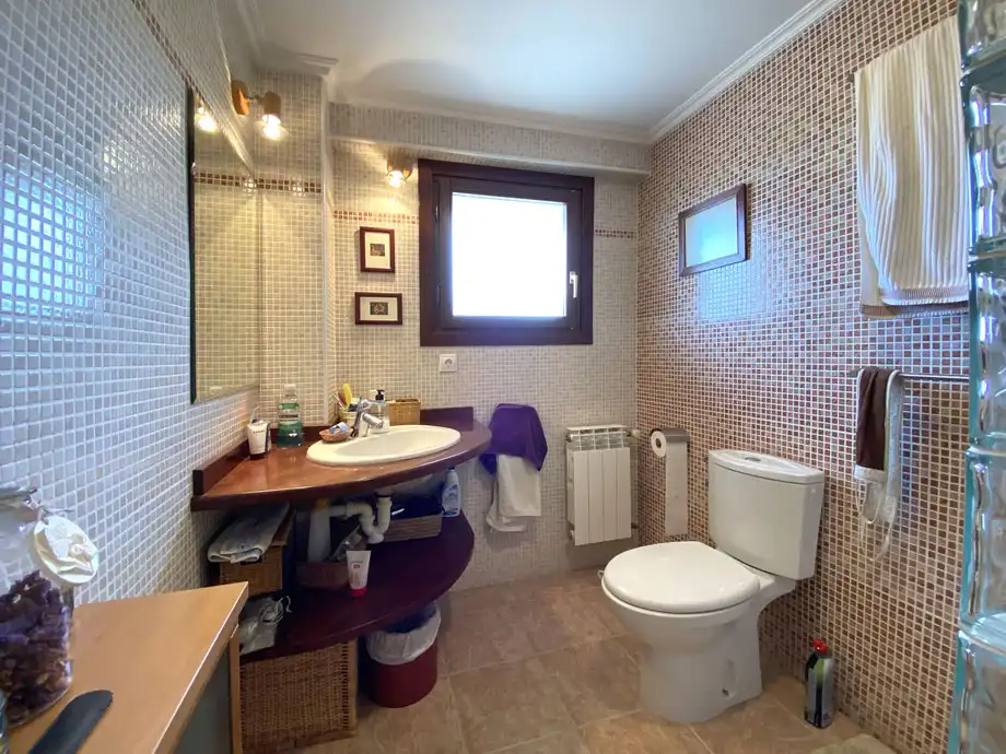 Baño de Casa o chalet en venta en Barrundia con Calefacción y Jardín privado