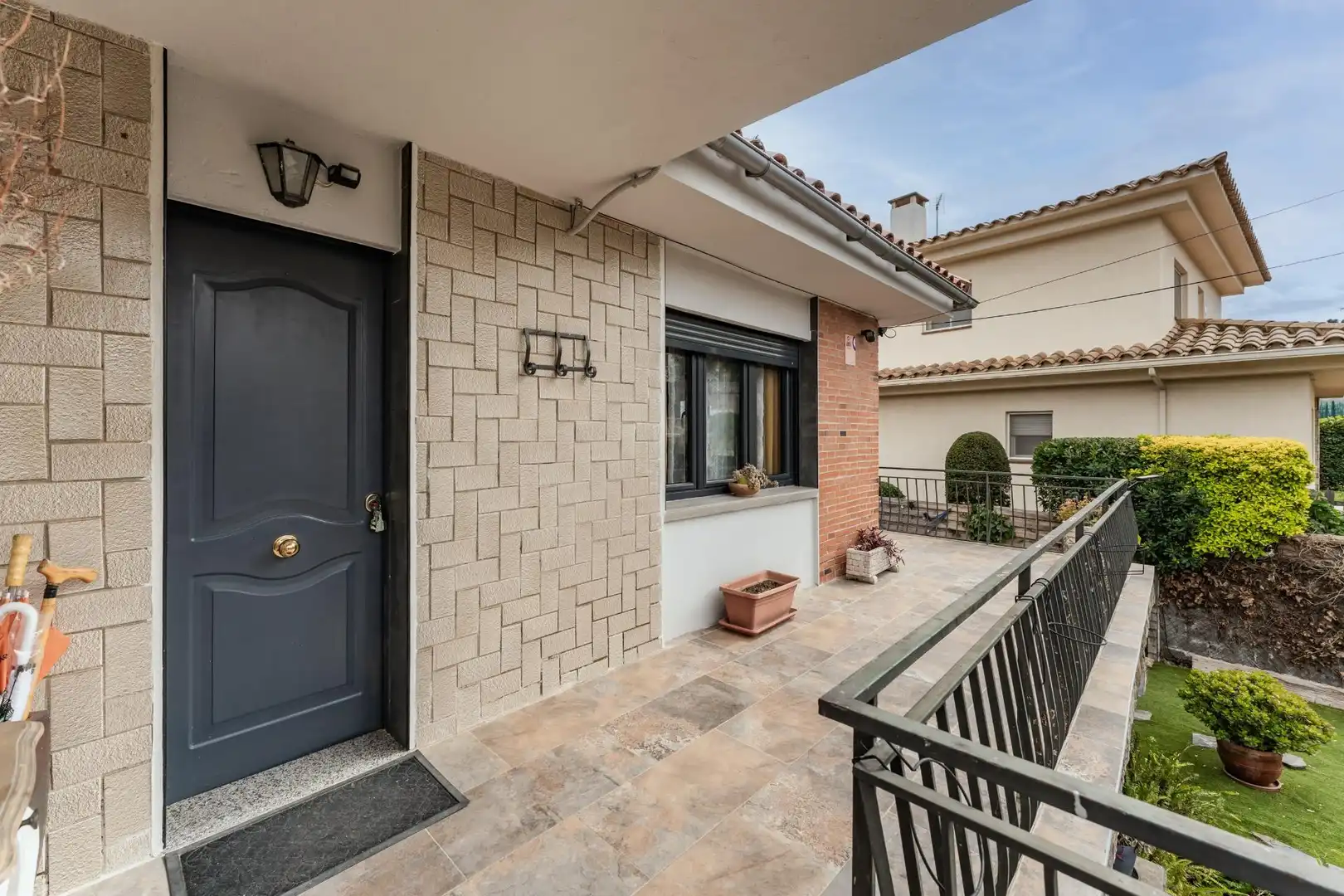 Vista exterior de Casa adosada en venta en Bigues i Riells del Fai con Aire acondicionado, Calefacción y Jardín privado