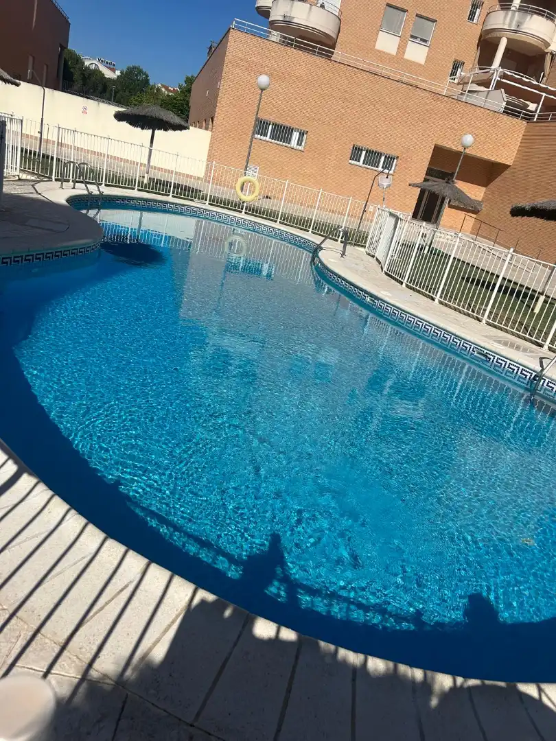 Piscina de Pis de lloguer en Mérida amb Terrassa, Traster i Moblat