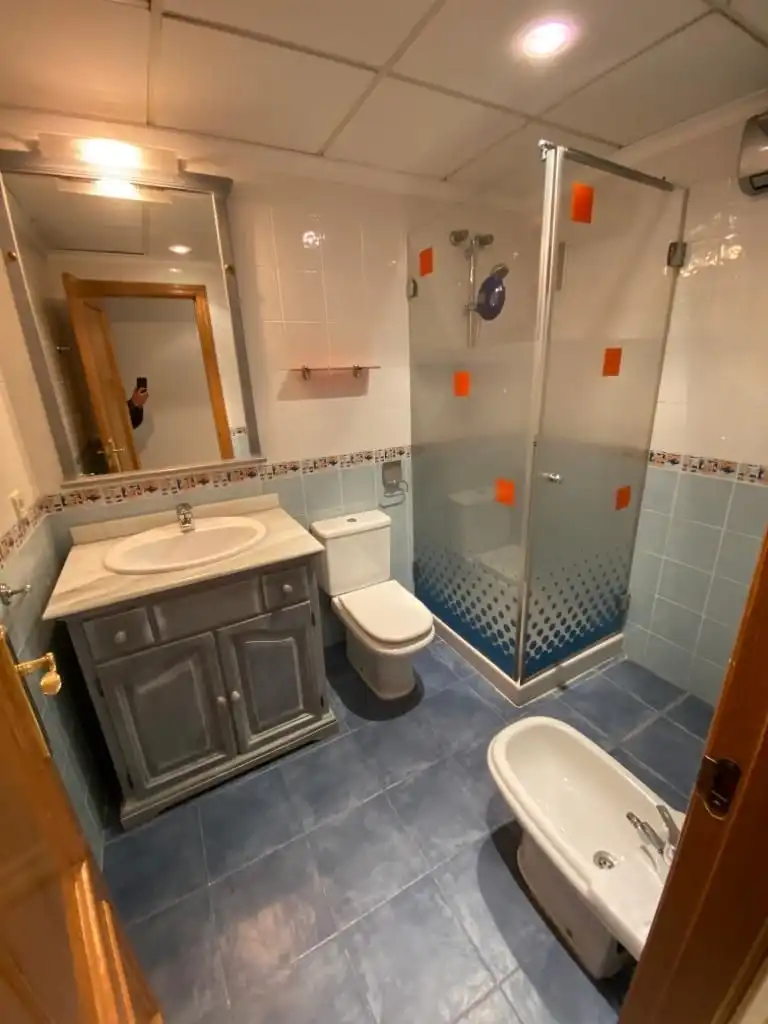 Badezimmer von Wohnung zur Miete in Valencia mit Klimaanlage, Heizung und Terrasse