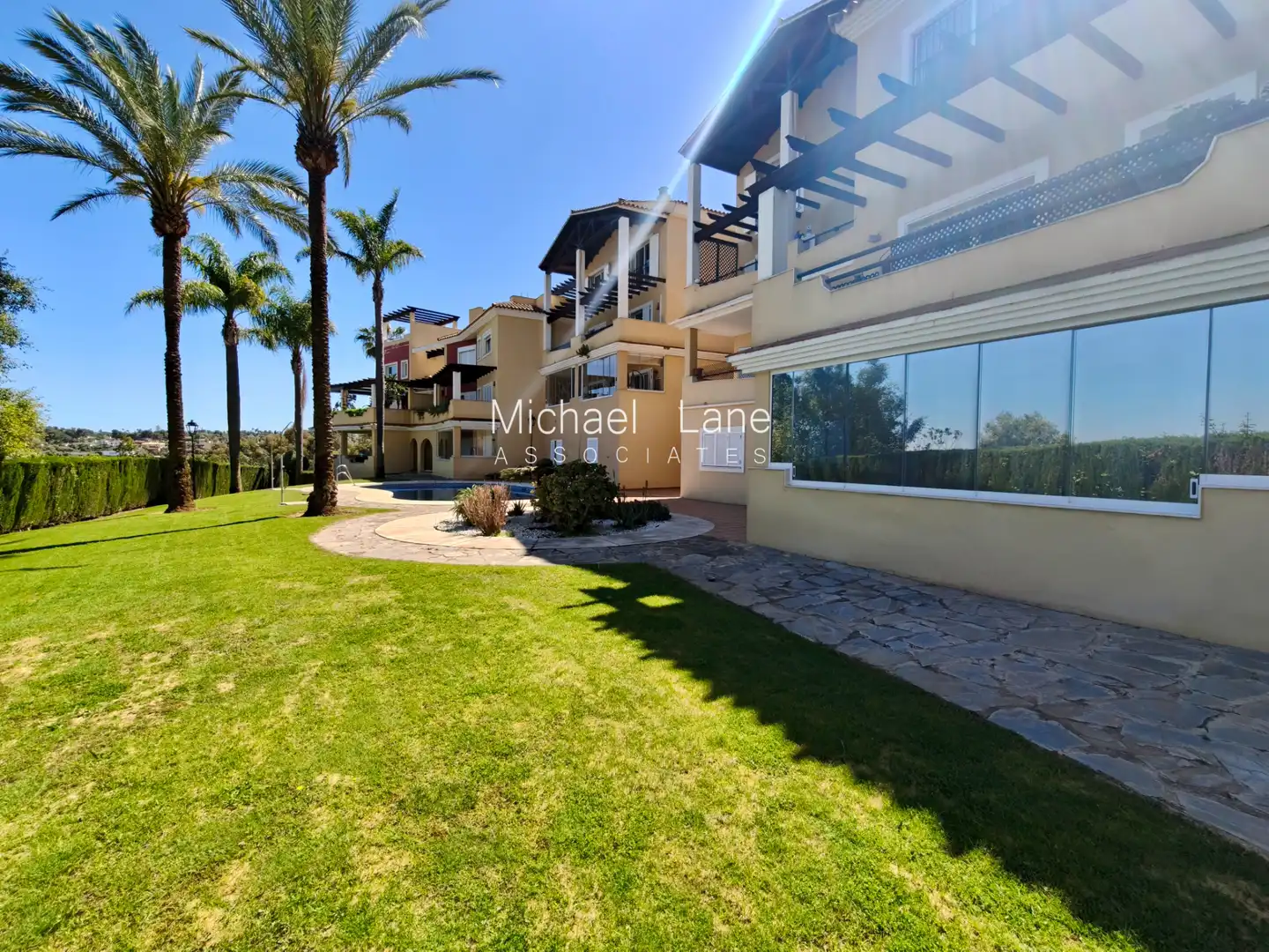 Vista exterior de Piso en venta en Sotogrande con Aire acondicionado, Jardín privado y Terraza