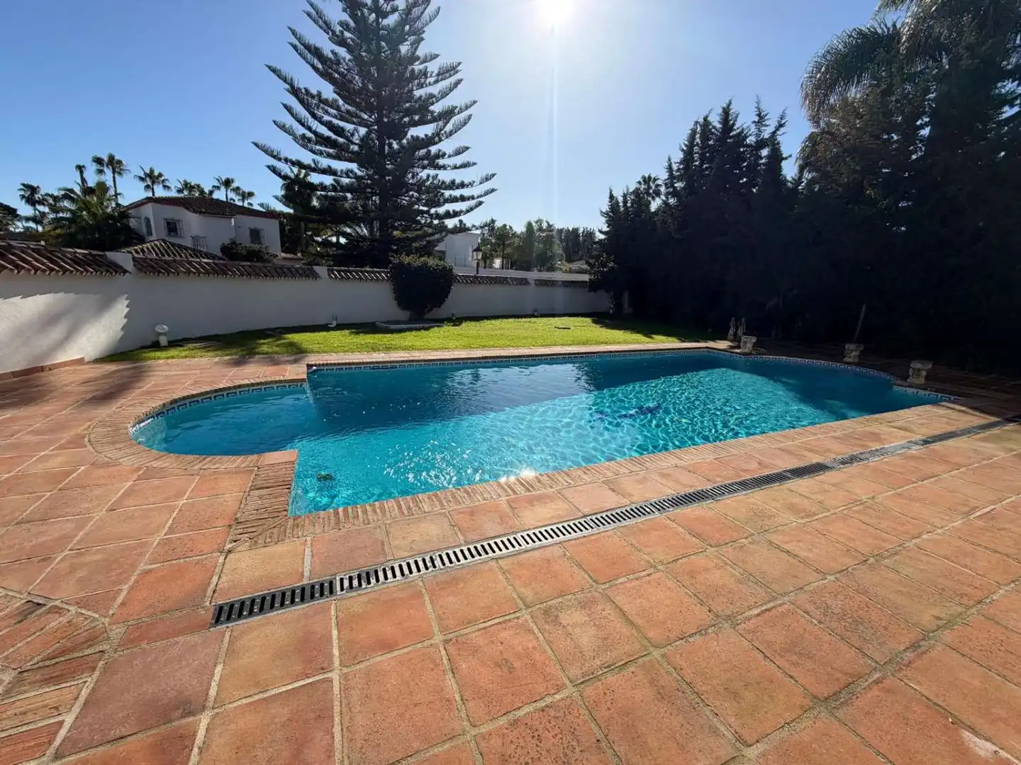 Xalet amb piscina en venda a Nueva Andalucía