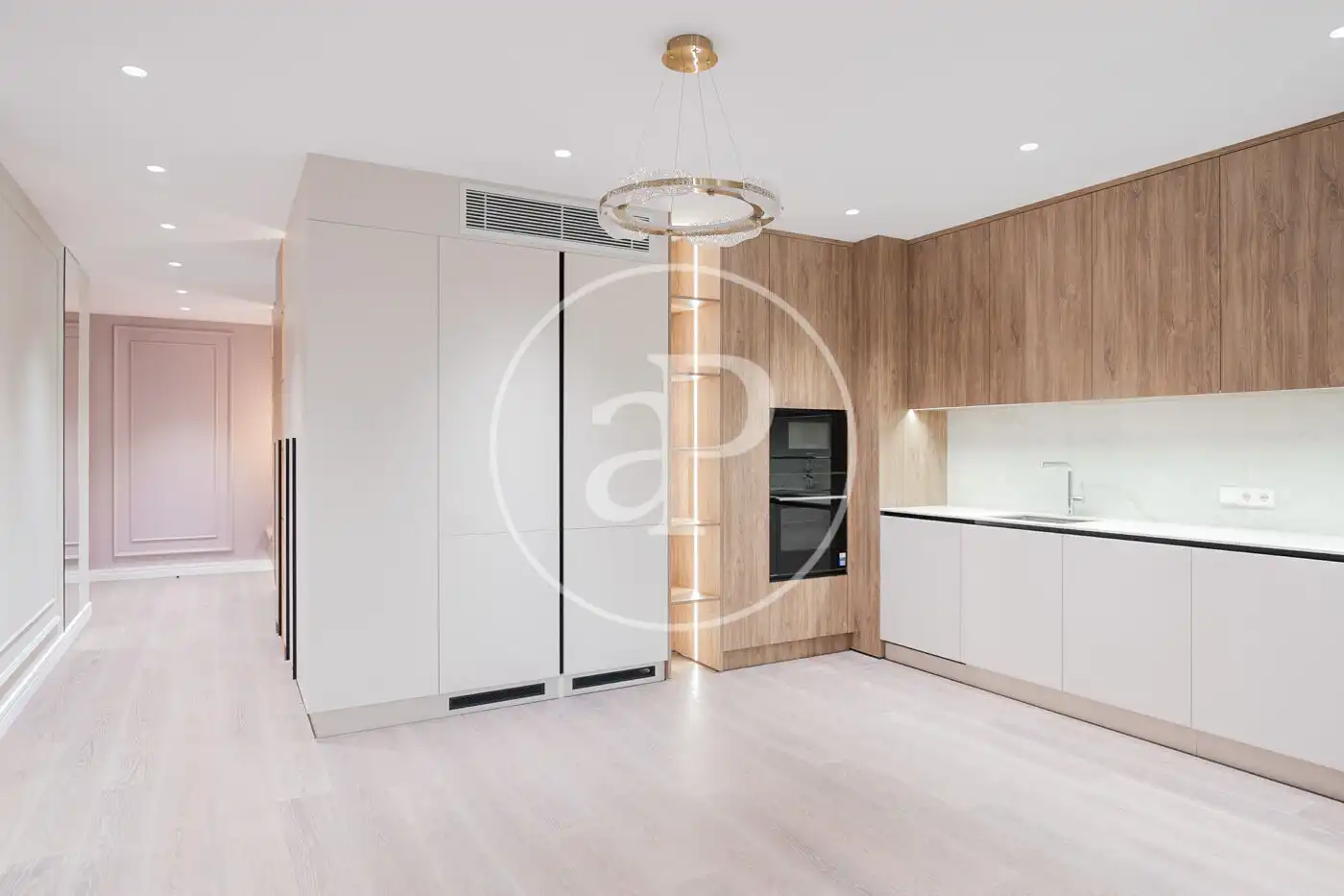 Küche von Wohnung zum Verkauf in Barcelona mit Klimaanlage, Heizung und Balkon