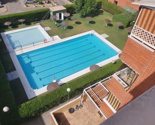 Piscina de Pis de lloguer en  Sevilla Capital amb Aire condicionat i Terrassa