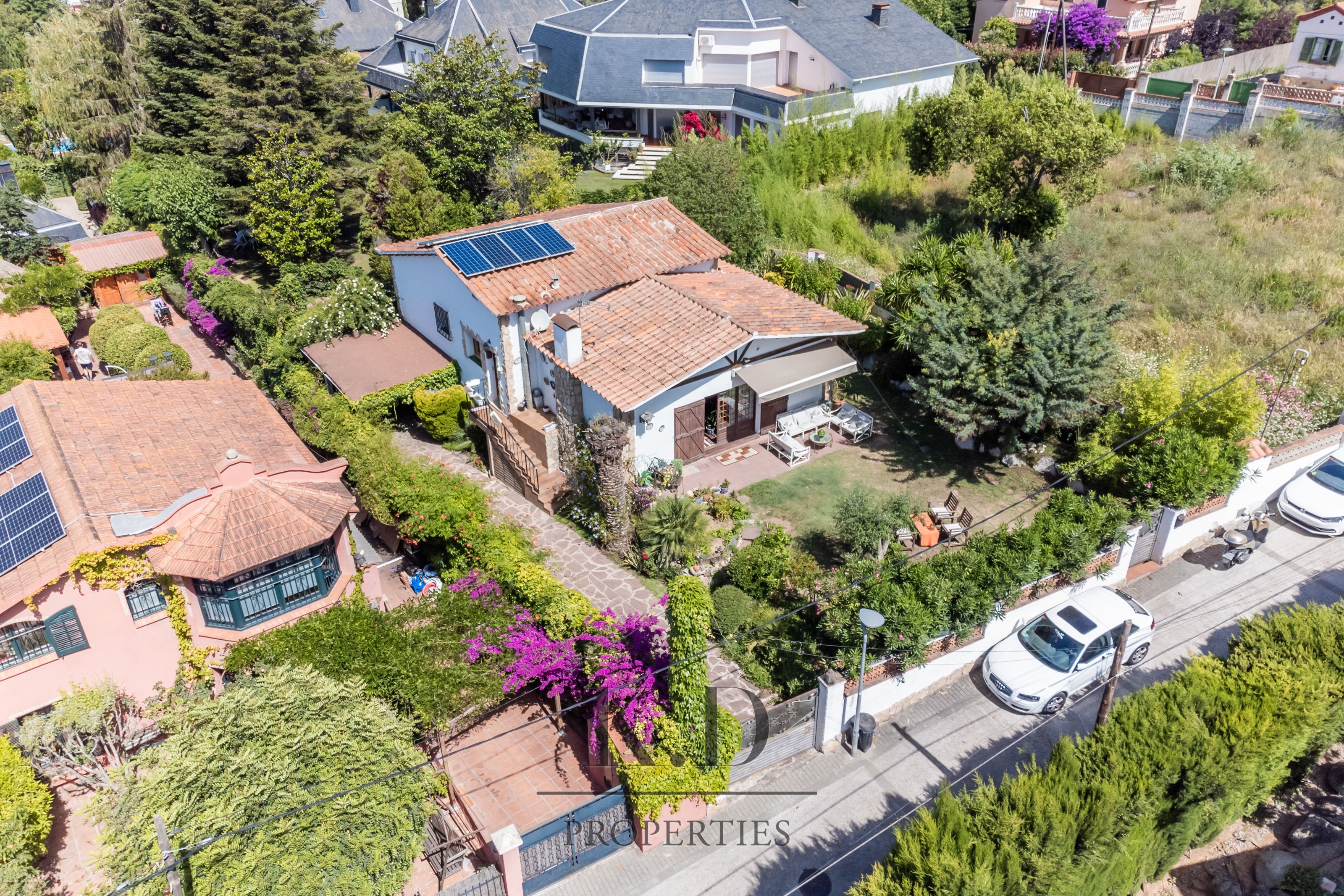 Vista exterior de Casa o xalet en venda en Sant Cugat del Vallès amb Calefacció, Jardí privat i Terrassa
