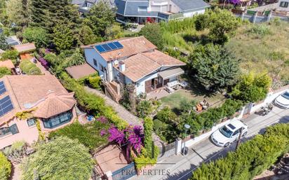 Vista exterior de Casa o xalet en venda en Sant Cugat del Vallès amb Calefacció, Jardí privat i Terrassa