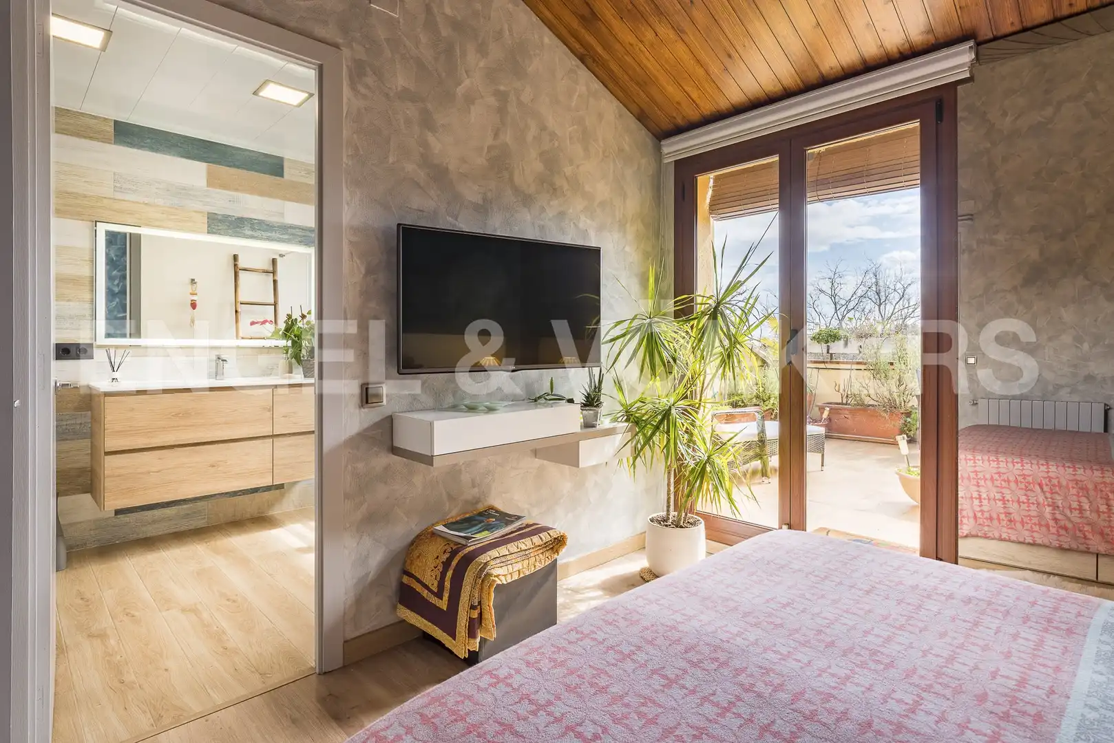 Dormitori de Casa o xalet en venda en Pacs del Penedès amb Calefacció, Jardí privat i Parquet