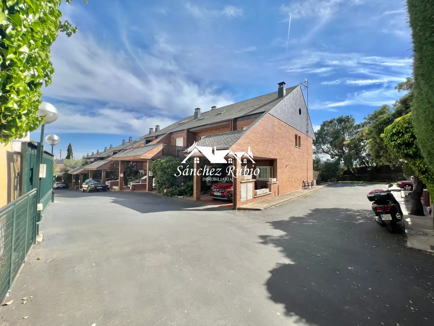Einfamilien-Reihenhaus zur Miete in Torrelodones mit Heizung, Privatgarten und Parkett
