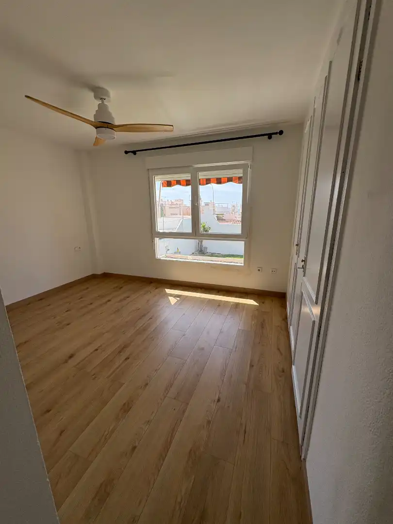 Schlafzimmer von Wohnung zur Miete in Málaga mit Gemeinschaftspool