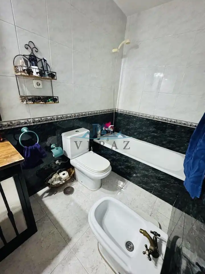 Bany de Casa o xalet en venda en Talavera de la Reina amb Aire condicionat, Calefacció i Jardí privat