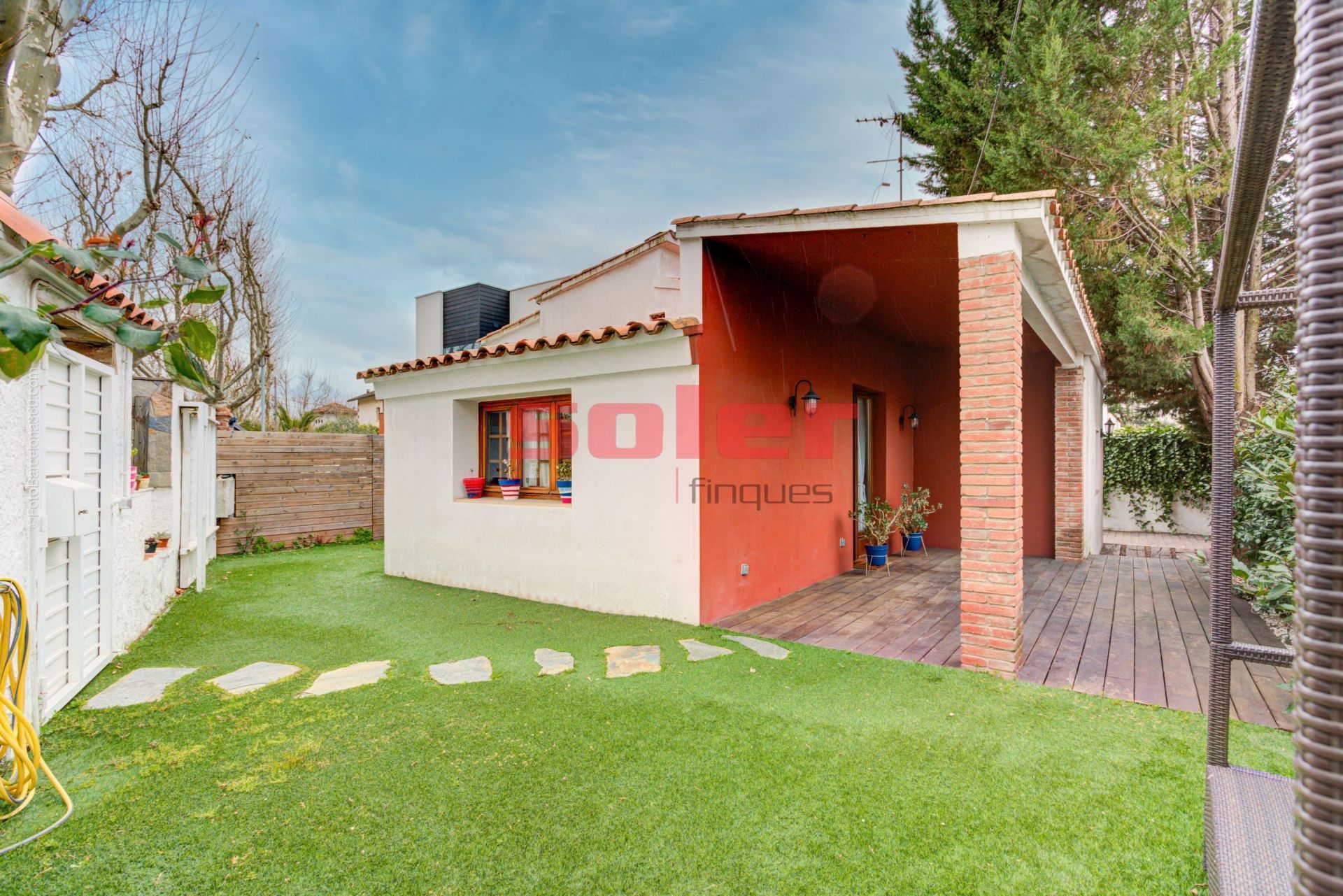 Vista exterior de Casa o xalet en venda en Sant Cugat del Vallès amb Calefacció, Jardí privat i Traster