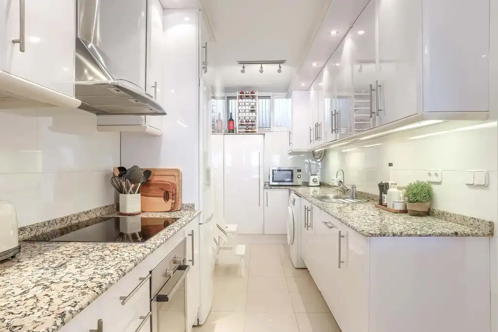 Cuina de Apartament en venda en Calvià amb Aire condicionat, Terrassa i Piscina comunitària
