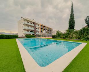 Swimming pool of Planta baja for sale in Vilanova i la Geltrú  with Air Conditioner, Heating and Private garden