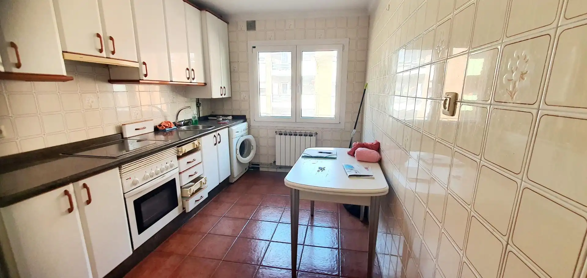 Cocina de Piso en venta en Oviedo  con Calefacción y Trastero