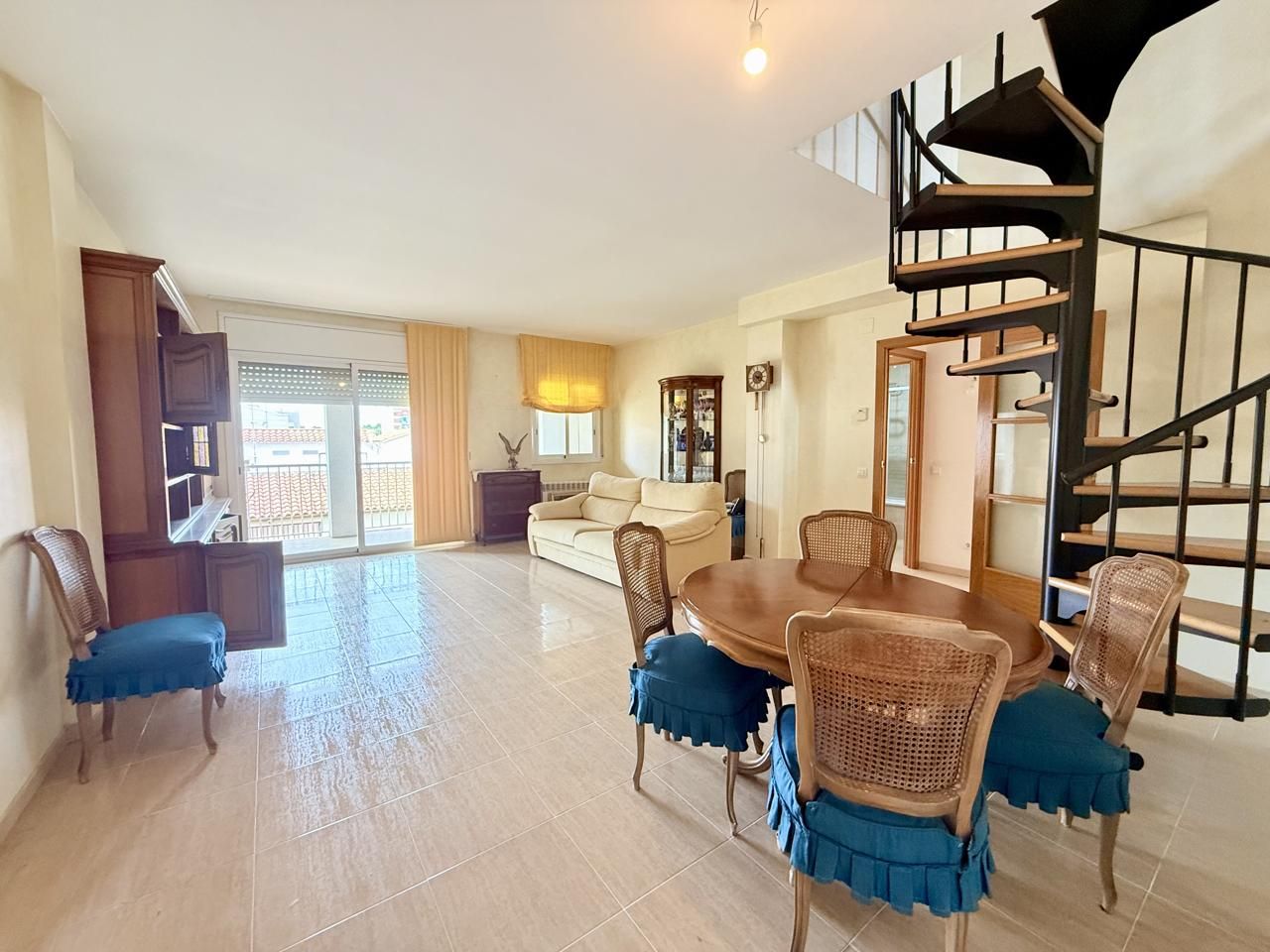 Living room of Flat for sale in Premià de Mar  with Air Conditioner, Terrace and Furnished