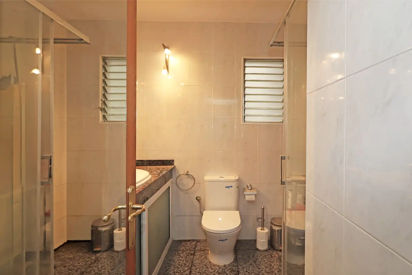 Baño de Piso en venta en Barcelona con Calefacción, Trastero y Balcón