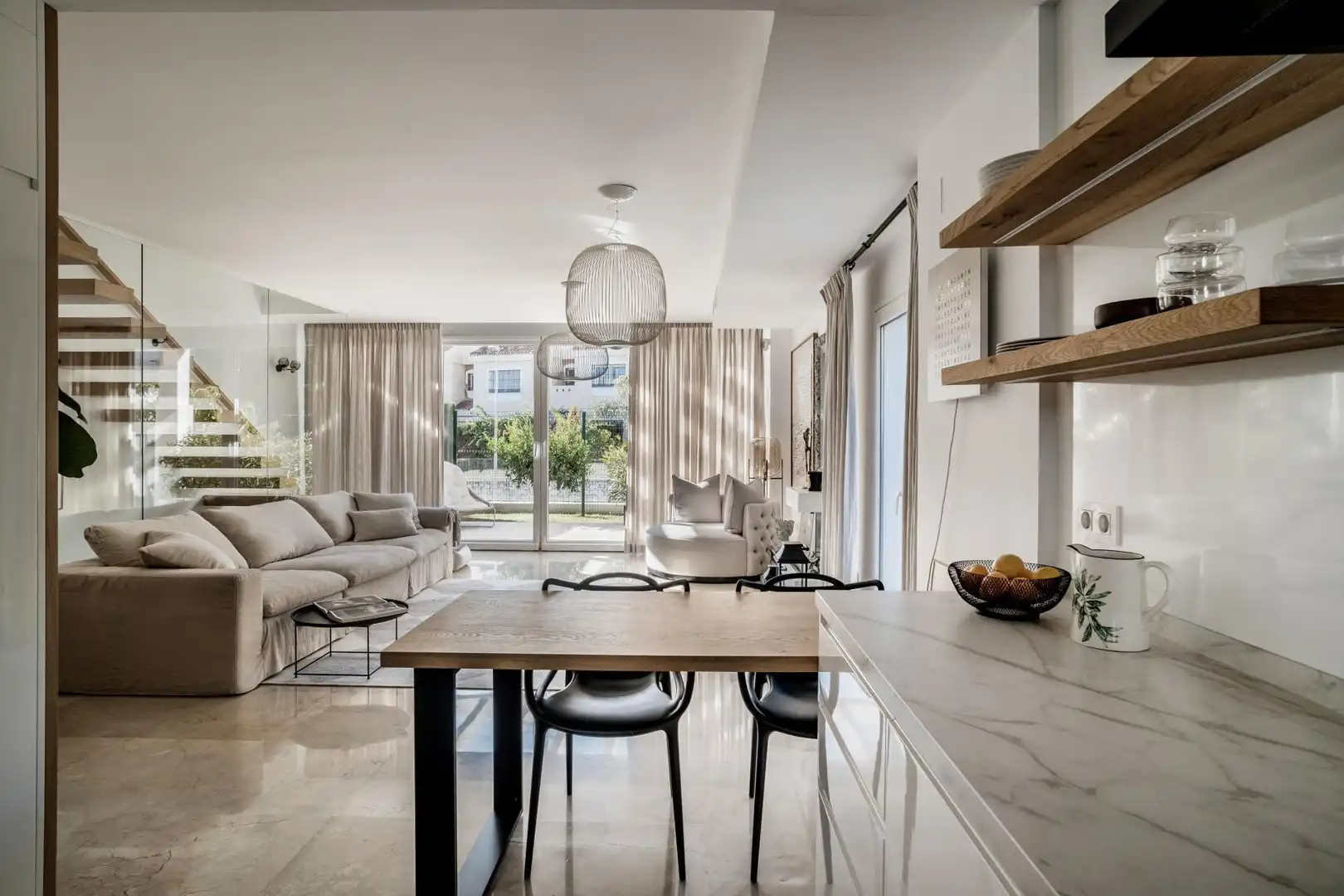 Wohnzimmer von Einfamilien-Reihenhaus zur Miete in Mijas mit Klimaanlage, Terrasse und Schwimmbad