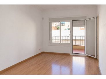 Wohnung mit Balkon zum Verkauf in Calle Concepción Arenal