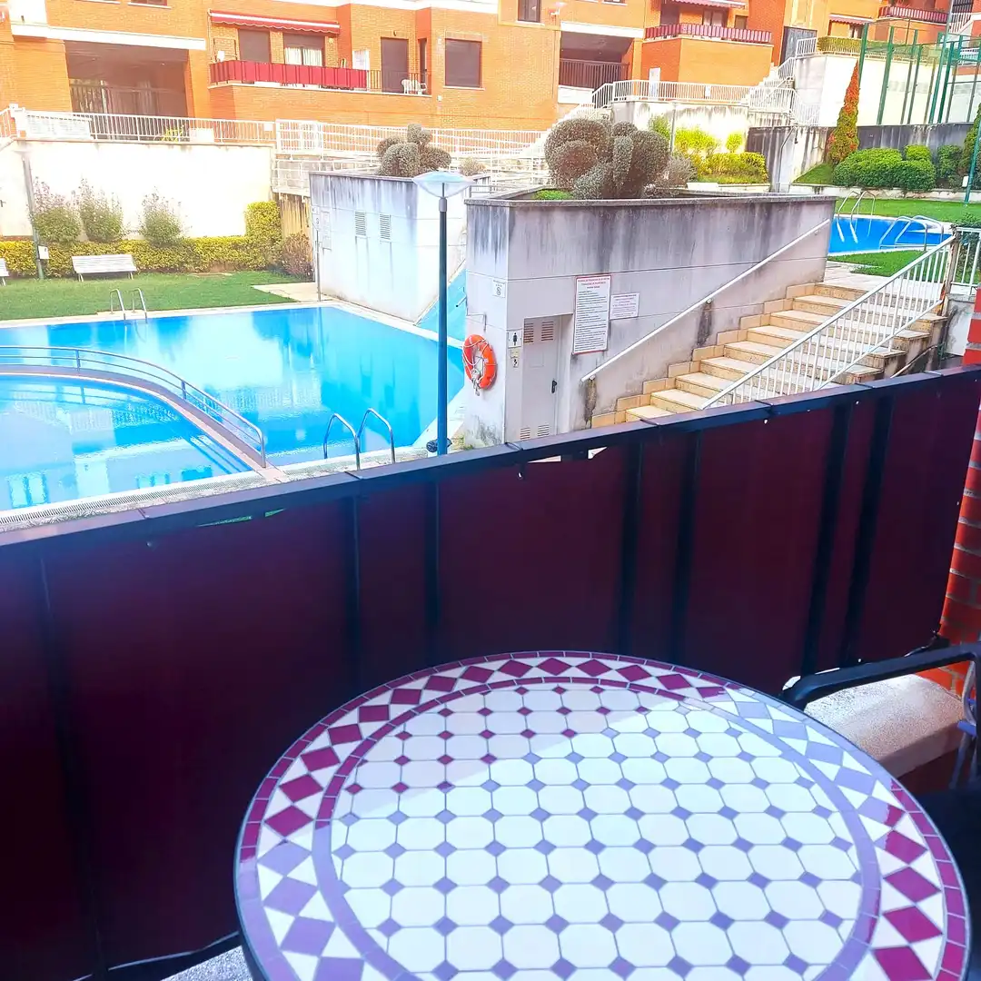 Piscina de Piso en venta en Castro-Urdiales con Calefacción, Jardín privado y Terraza