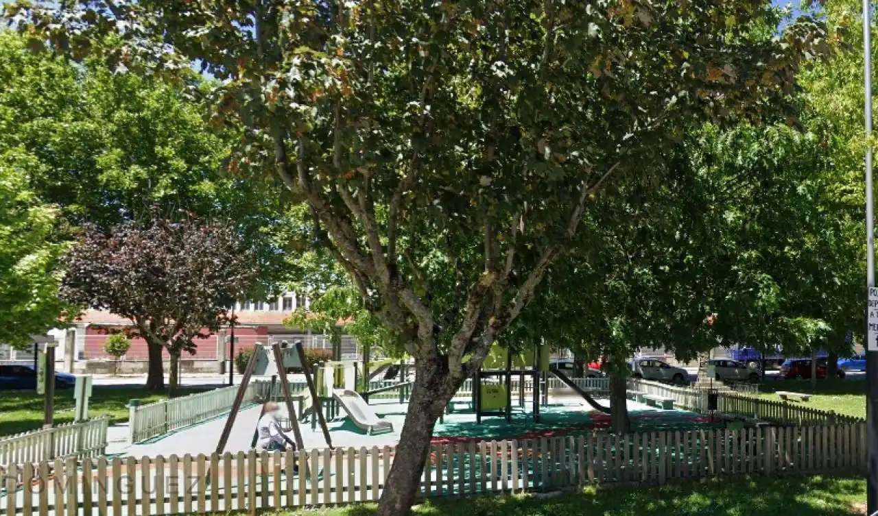 Vista exterior de Casa o xalet en venda en Pontevedra Capital  amb Calefacció