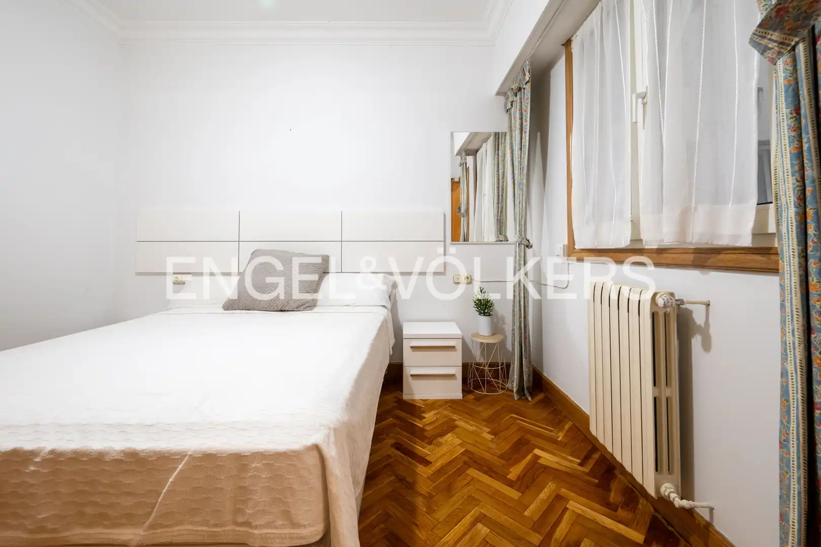 Schlafzimmer von Wohnung zum Verkauf in Donostia - San Sebastián  mit Heizung, Parkett und Abstellraum