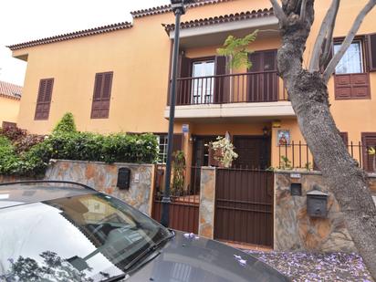 Vista exterior de Casa adosada en venda en Tacoronte amb Terrassa