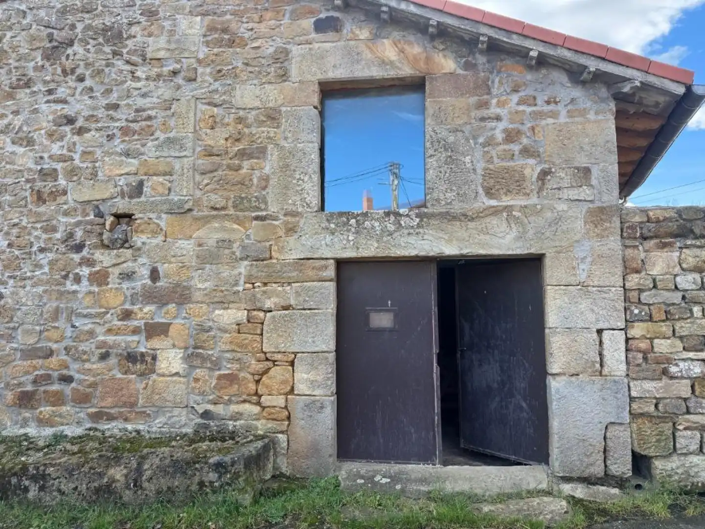 Vista exterior de Casa adosada en venda en Arenas de Iguña amb Jardí privat, Terrassa i Traster