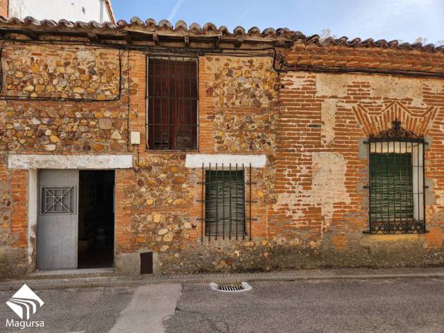 Casa adosada en Venta en Calle Mayor en Viñuelas