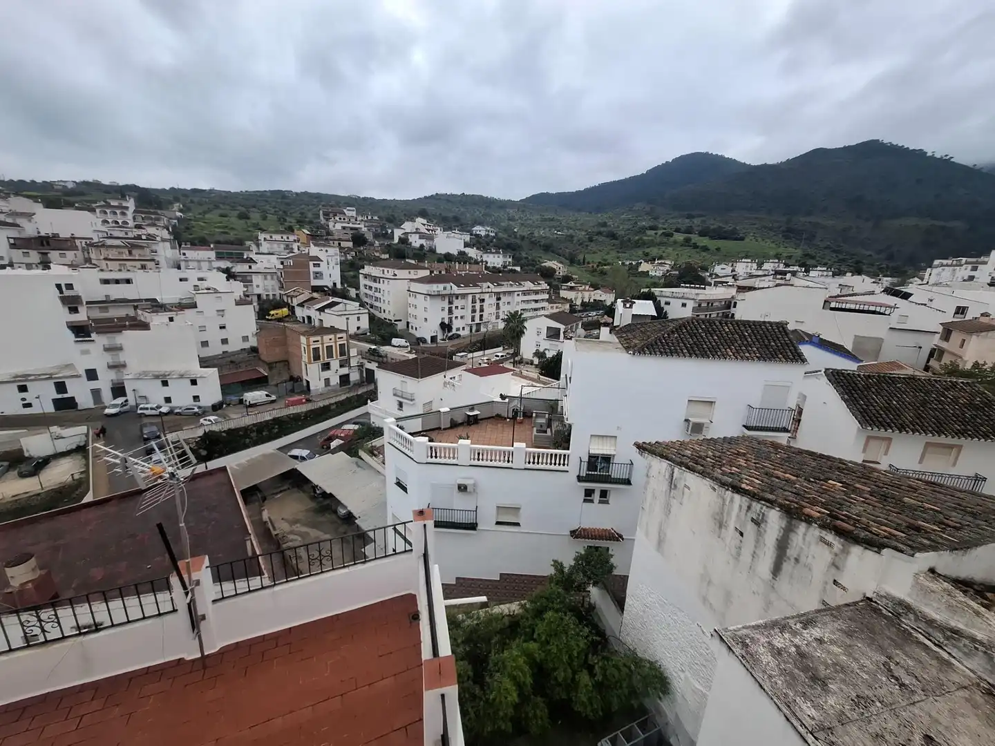 Vista exterior de Casa o xalet en venda en Tolox amb Terrassa