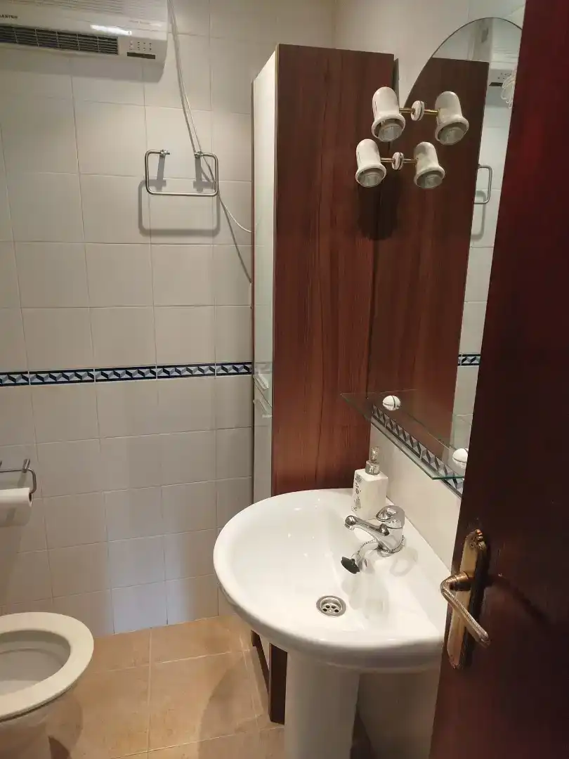 Bany de Pis en venda en  Granada Capital amb Aire condicionat i Balcó