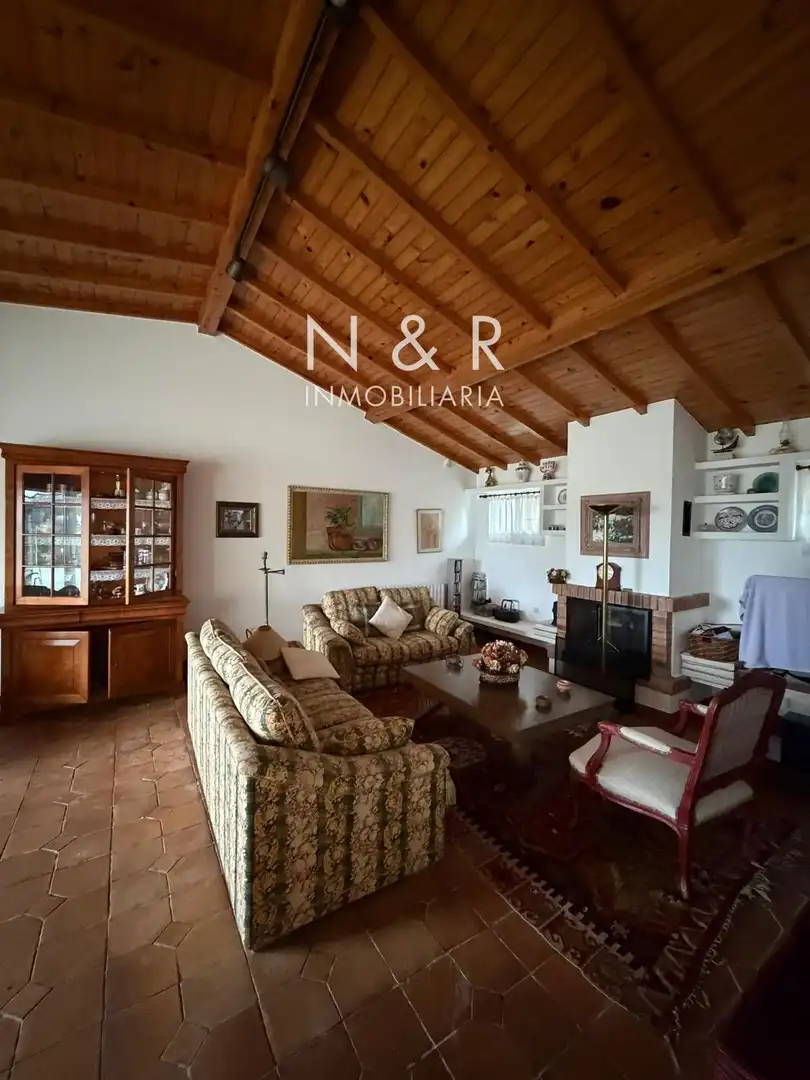 Sala d'estar de Casa o xalet en venda en Teo amb Calefacció i Moblat