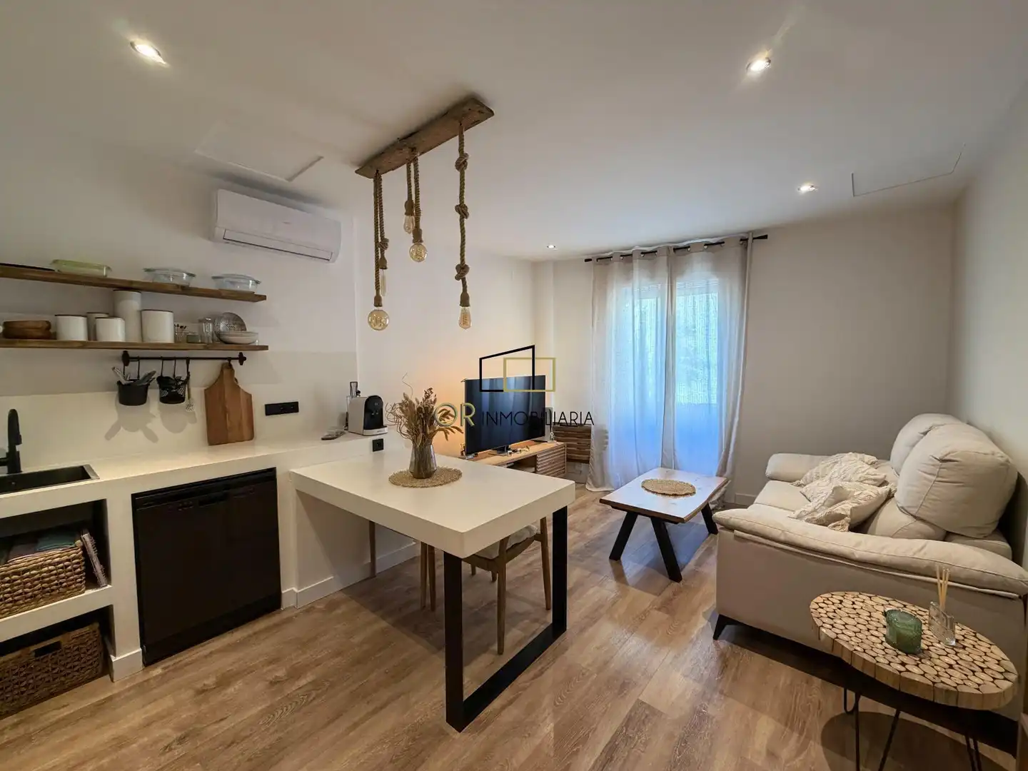 Sala d'estar de Pis en venda en Vilanova i la Geltrú amb Aire condicionat, Calefacció i Parquet