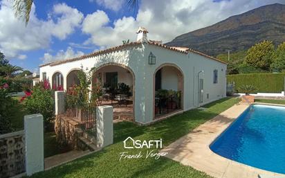 Vista exterior de Casa o xalet en venda en Jávea / Xàbia amb Aire condicionat, Terrassa i Piscina