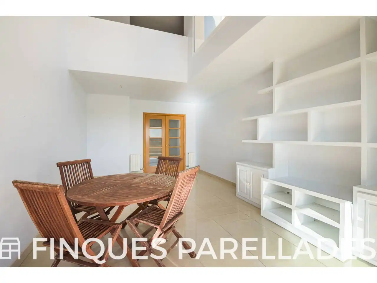 Wohnzimmer von Dachboden zum Verkauf in Sitges mit Heizung, Terrasse und Abstellraum