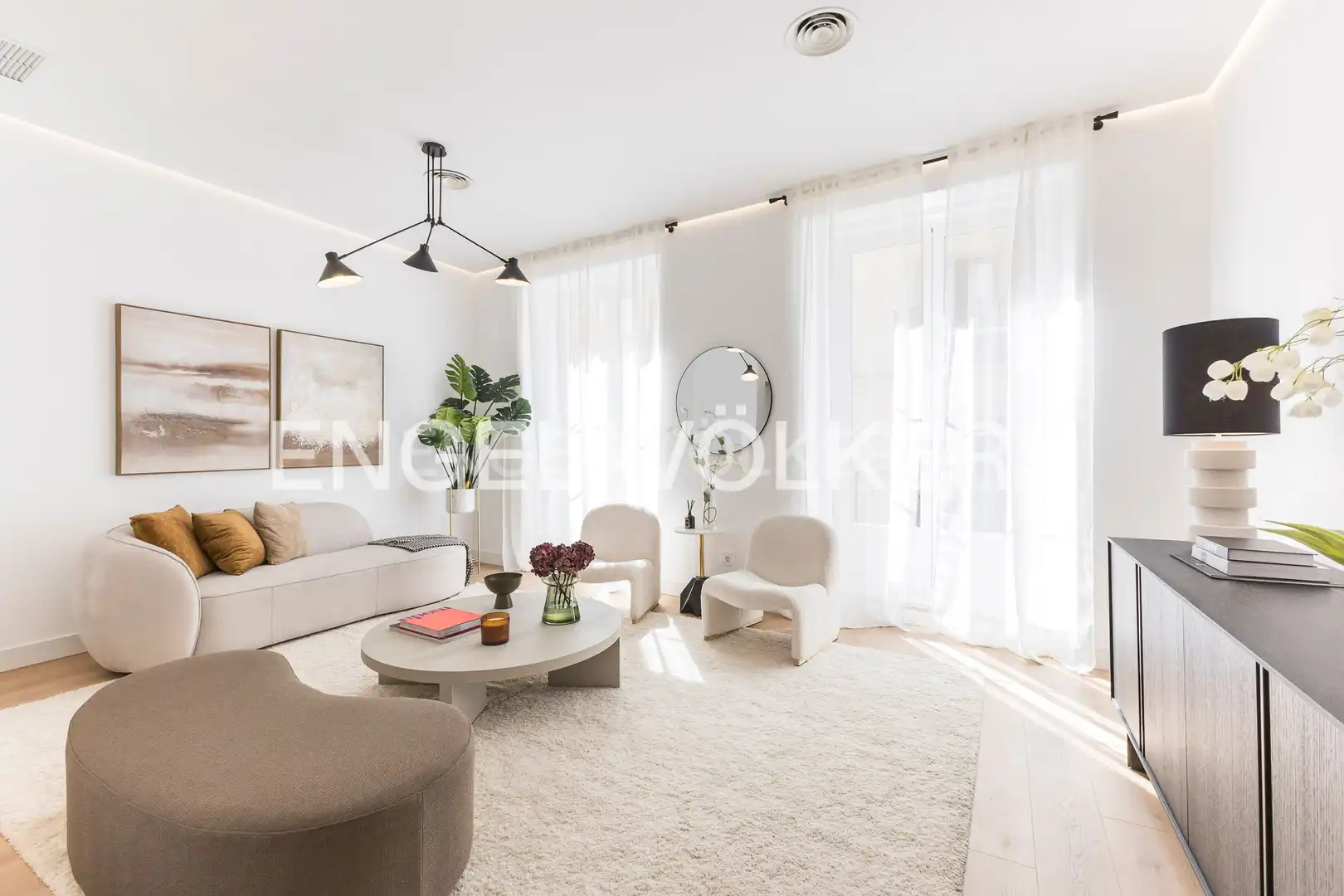 Living room of Flat for sale in Madrid  with Air Conditioner, Heating and Balcony