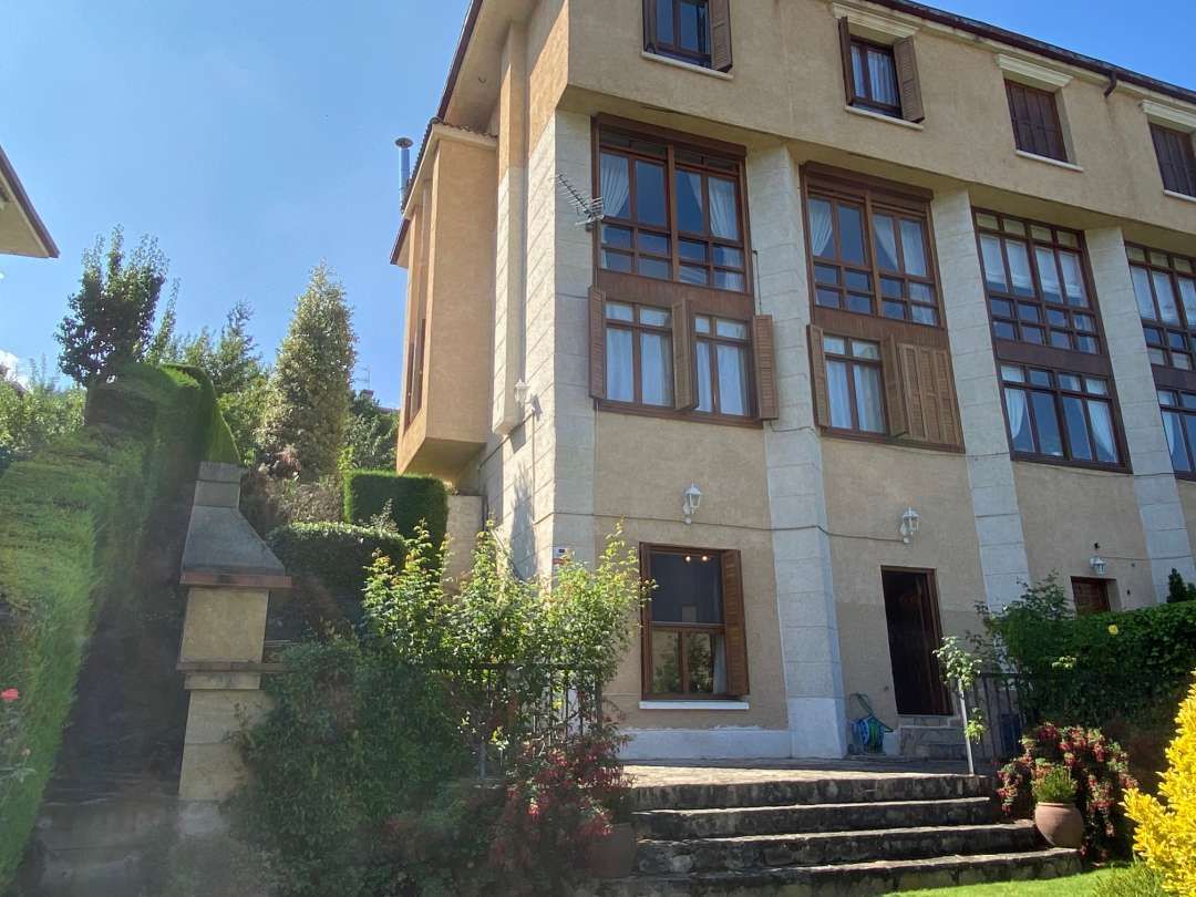 Vista exterior de Casa o xalet en venda en Zorraquín amb Calefacció, Jardí privat i Terrassa