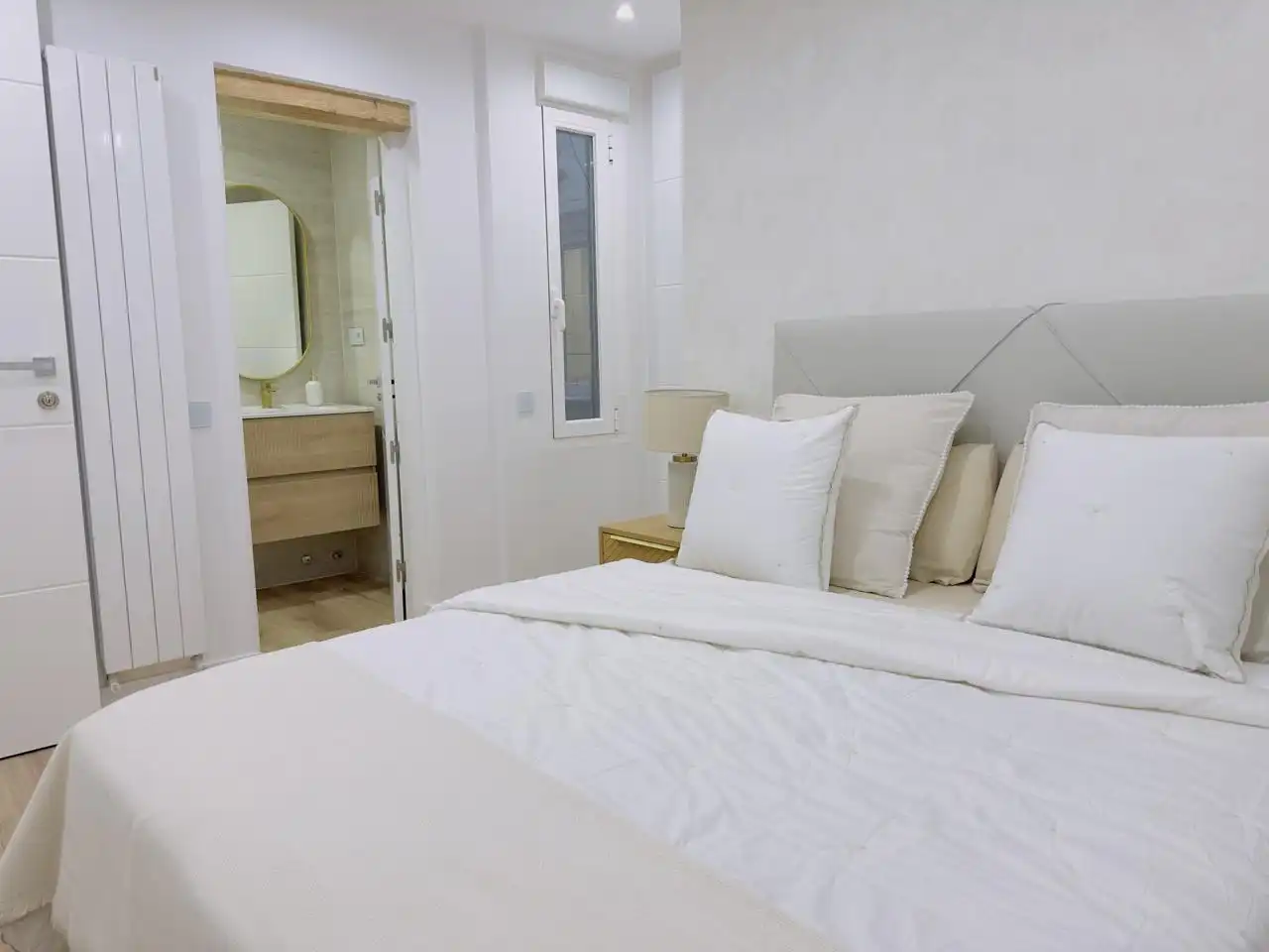 Schlafzimmer von Wohnung zum Verkauf in Madrid mit Klimaanlage, Heizung und Möbliert