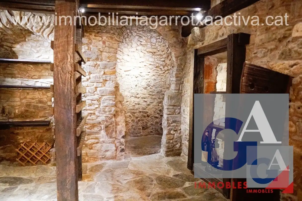 Casa rústica amb terrassa en venda a Sant Joan Les Fonts, imagen 39