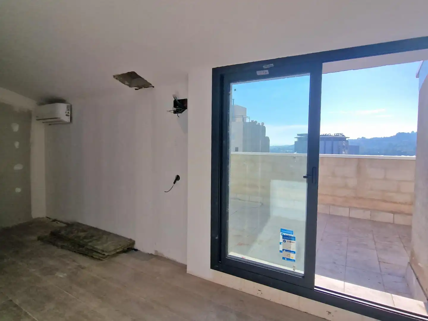 Dachboden zum Verkauf in Terrassa mit Heizung, Terrasse und Ofen