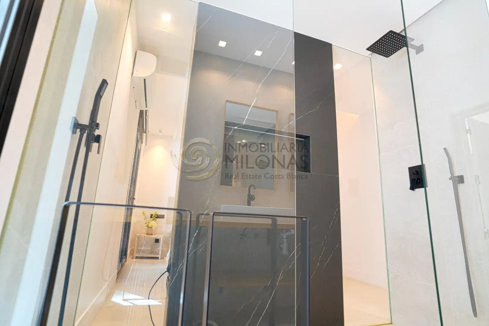 Baño de Casa o chalet en venta en L'Alfàs del Pi con Aire acondicionado, Jardín privado y Terraza