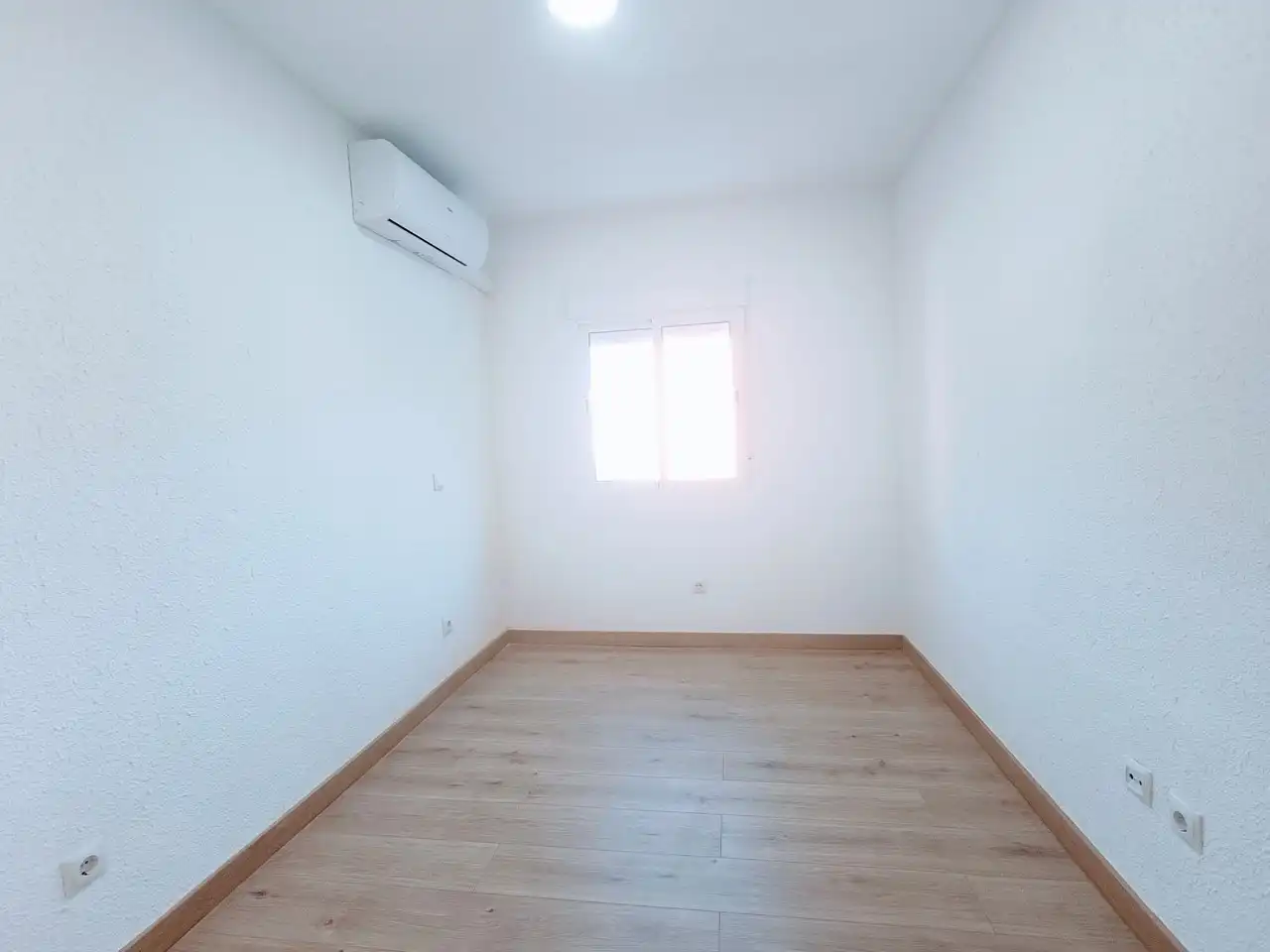 Bedroom of Flat for rent in Madrid  with Air Conditioner and Oven