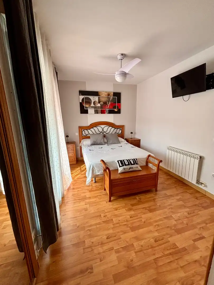 Habitación de Casa adosada en venta en Parla con Aire acondicionado, Calefacción y Jardín privado
