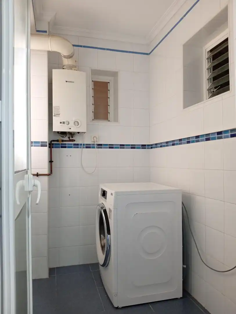 Badezimmer von Wohnung zur Miete in Sevilla mit Klimaanlage, Terrasse und Möbliert