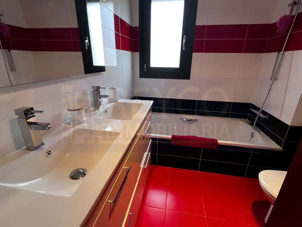 Bany de Casa o xalet en venda en Rodezno amb Jardí privat, Piscina i Forn