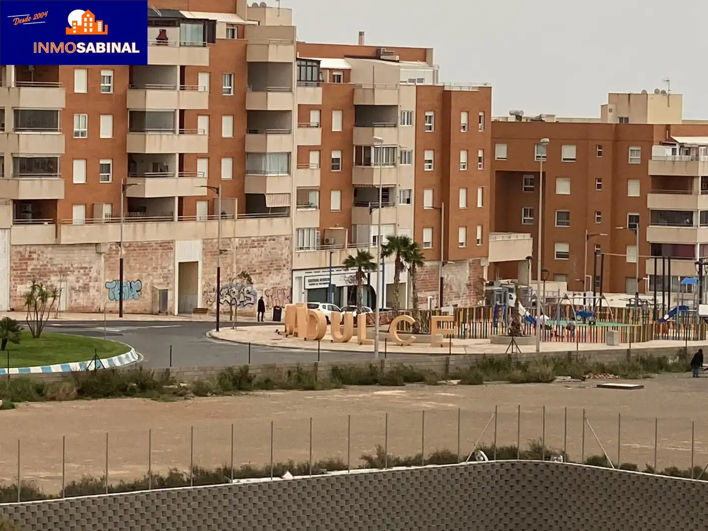 Vista exterior de Casa adosada en venta en Roquetas de Mar con Aire acondicionado, Calefacción y Terraza