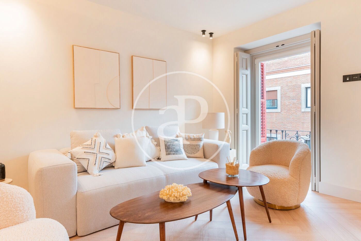 Living room of Flat for sale in  Madrid Capital  with Air Conditioner, Heating and Furnished